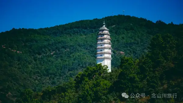 Fengchuan Pagoda in Weishan, Dali: Climb the Qing Dynasty Pagoda, Enjoy the Winter Scenery of Mengshe, and Admire the Yellow Leaves in the Mountains